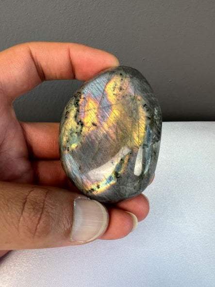 Labradoriet - Labradoriet palmsteen - Labradoriet handsteen - Labradorite - Palmstone - Handstone